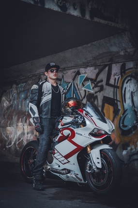 亚洲酷帅潮流机车帅哥写真图片